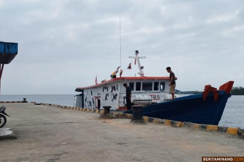 KM Simasin kembali ke Dermaga Tuapeihat Sipora. Foto: Rads