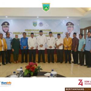 Foto bersama Rektor UNP Prof. Ganefri dengan Wako Padang Panjang Fadly Amran. Humas