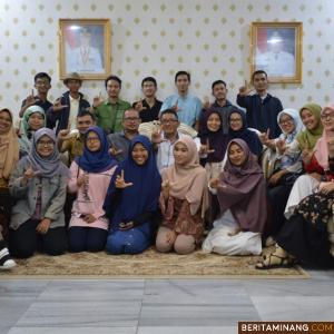 Pengurus Muda Literate saat bertemu Wawako Padang. Humas