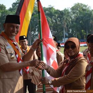 Wako Mahyeldi bersama Pramuka Kota Padang. Humas