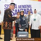Wako Padang Mahyeldi saat lepas peserta SMN. Humas