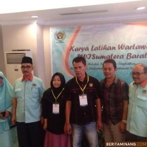 Pembukaan acara KLW PWI Sumbar. Edo
