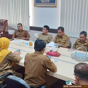Suasana rapat soal kabut asap dan liburan sekolah di Payakumbuh. Foto Med