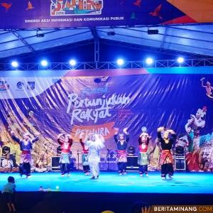 Penampilan Sanggar Puti Limo yang memukau warga Pangkalpinang Babel. Foto Rep