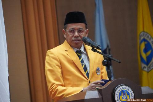 Rektor Universitas Negeri Padang Prof. Ganefri,  Ph. D.