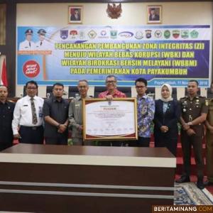 Wako Riza Falepi saat pencanangan zona integritas di Kota Payakumbuh. Foto Medio