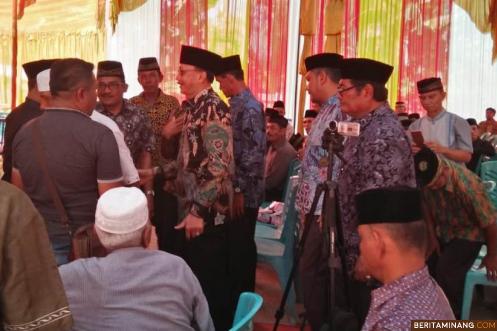 Bupati Hendrajoni bersama pemuka adat di Kecamatan Lengayang. Humas Pessel
