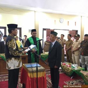 Bupati Irfendi Arbi mengambil Sumpah Pj Walinagari Suayan