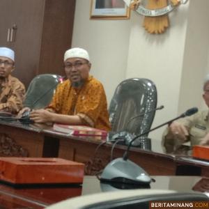 FMM saat mendatangi DPRD Sumbar sampaikan Penolakan Wisatawan China. Foto: MST
