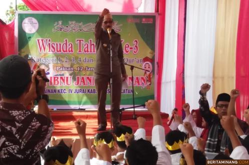 Bupati Pesisir Selatan Hendrajoni, bersama para hafidz quran Rumah tahfidz Ibnu Jannah. Humas Pessel