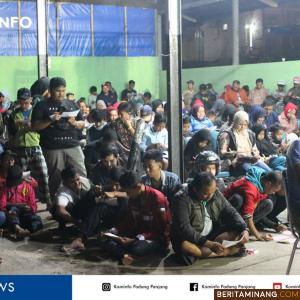 Suasana silahturahmi Kicau Mania Padang Panjang.