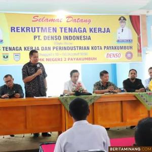 Asisten II Elzadaswarman, saat membuka rekrutmen tenaga kerja PT Denso Indonesia