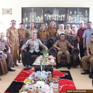 Wako Reza Fahlepi bersama majelis guru dan Adip Alfikri