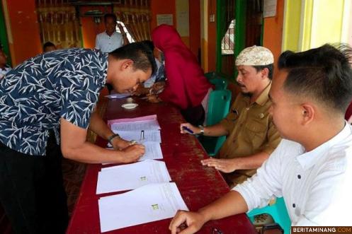 21 perangkat Nagari Bomas Solsel tandatangan Pakta Integritas. Foto Humas Solsel