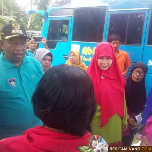 Ketua TP-PKK Kota Padang Ny. Harneli saat hadiri acara gebyar kampung KB. Foto Humas Padang