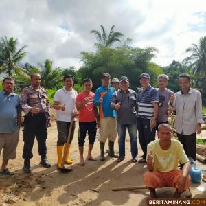 Wawako Erwin Yunaz bersama masyarakat NDB