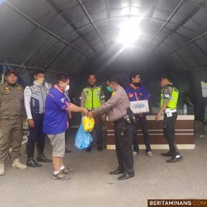  Warga Payakumbuh Beri Bantuan Kepada Petugas Gugus Tugas Covid - 19