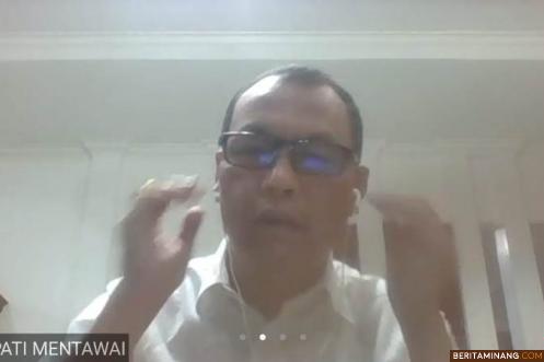 Bupati Yudas Sabaggalet saat jumpa pers online via aplikasi daring yang dilaksanakan IJTI Sumbar, Selasa malam (14/4/2020).