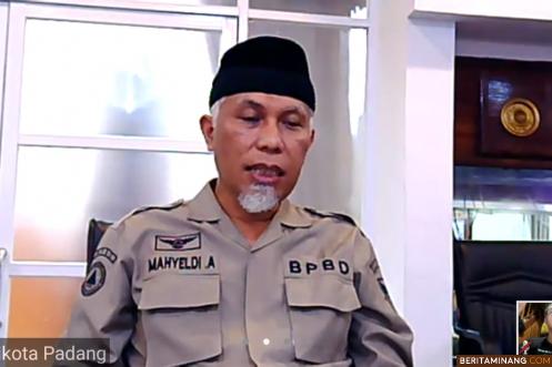 Wako Mahyeldi saat lakukan video conferensi dengan wartawan. Foto Beritaminang
