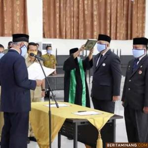 Wali Kota Padang Mahyeldi saat melantik pejabat baru. Foto Humas Padang