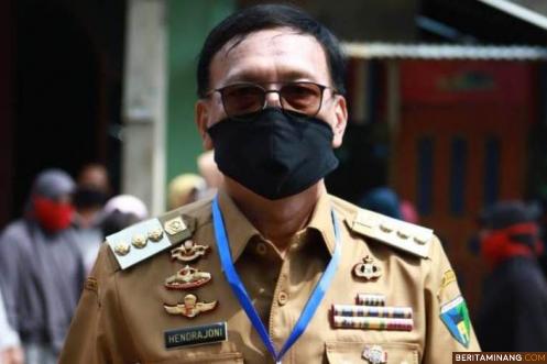 Bupati Pessel Hendrajoni.