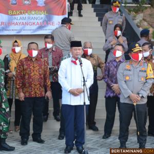 Wagub Nasrul Abit saat memberikan sambutan didamping Kapolda Irjen Pol Toni Harmanto dalam baksos di Mapolda Sumbar. Foto Humas Sumbar
