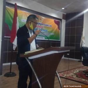 Rudi Horizon, ketua petahana terpilih secara aklamasi sebagai Ketum KONI Kabupaten Solok periode 2020-2024 dalam pemiliah secara demokratis, Sabtu (18/7/2020).