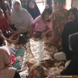 Jenazah korban saat disemayamkan usai dievakuasi di rumah duka. Ist