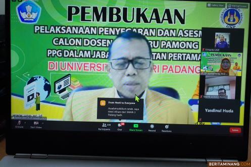 Rektor UNP Prof. Ganefri, Ph.D. membuka kegiatan Penyegaran dan Asesmen Calon Dosen dan Guru Pamong PPG secara Daring pada Senin (20/7).