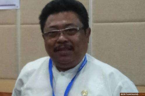 Dr. Amril Amir, M.Pd. Ketua Pelaksana ICLLE Ketiga tahun 2020 yang diselenggarakan pada Rabu (12/8) oleh Jurusan Bahasa dan Sastra Indonesia dan Daerah, FBS  Universitas Negeri Padang.