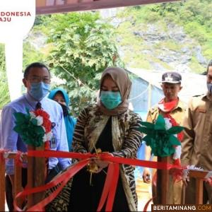 dr. Dian Fadly Amran saat launching Kurenah di TBM Sahabat Bukit Tui.