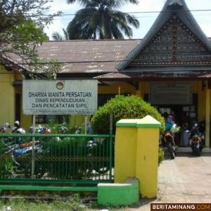 Kantor Dinas Kependudukan dan Catatan Sipil Pemkab Dharmasraya. Foto Eko P