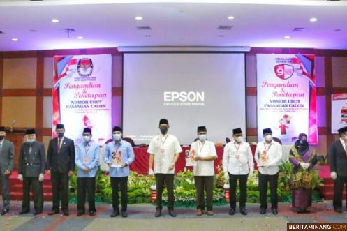 Tiga Pasang Calon Wako - Wawako Bukittiggi Telah Di Tetapkan Nomor Urutnya  Oleh KPU Bukittinggi