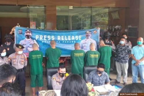 Kapolresta Padang, AKBP Imran Amir saat jumpa pers di Mapolresta, Jumat (23/10/2020). Foto: Humas Polda Sumbar