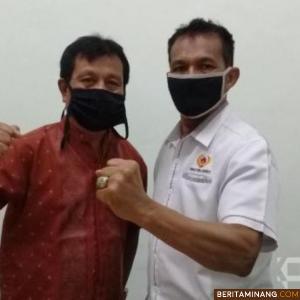 Ketua Umum Pengprov Cabang Olahraga Muaythai Sumbar, Darmasnyah dan Sekretaris Raymond. Foto: Klikpositif.com