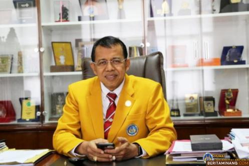 Rektor UNP Prof. Ganefri, Ph.D.