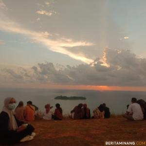 Panorama di Puncak Gado-Gado Kota Padang. Foto: Sagita Ramadhani