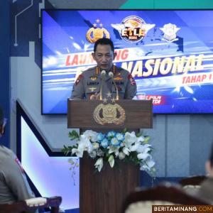 Kapolri Jenderal Listyo Sigit Prabowo meresmikan launching tilang elektronik atau Elektronic Traffic Law Enforcement (Etle) di gedung NTMC Polri, Jakarta, Selasa (23/3/2021). Foto: tribratanews.polri.go.id