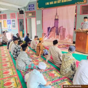 Kepala Rutan Kelas IIB Muara Labuh, Sarwono, saat memberikan sambutan sebelum pelaksanaan shalat Idul Fitri 1442 H dan pemberian remisi pada narapidana setempat, Kamis (13/5/2021). Afrizal. A