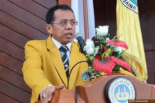 Rektor UNP Prof. Ganefri, Ph.D.