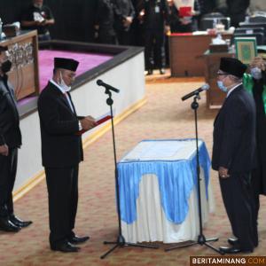 Suasana pelantikan H. Herman sebagai anggota DPRD Dharmasraya pergantian antar waktu (PAW) sisa masa bakti 2019-2024. Foto: Eko P