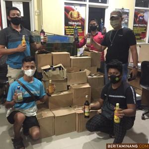 Ratusan botol Miras yang berhasil disita Polres Dharmasrara. Foto: Eko P