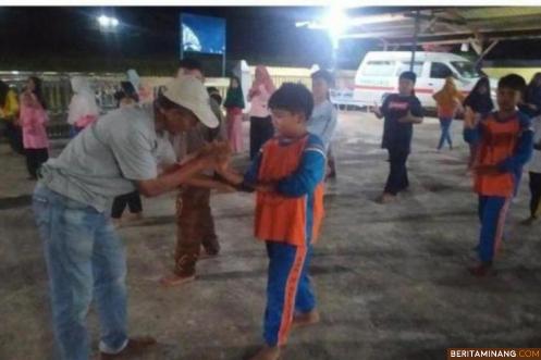 Anak-anak belajar Silek di Jorong Batu Palano Solok. Foto: Suhanews