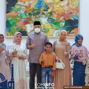 Wali Kota, H. Fadly Amran, BBA Datuak Paduko Malano saat menerima ketiganya di Rumah Dinas Wali Kota.