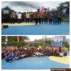 Kepala Kemenag Solsel, H. Syamsuir,  Kabag Kesra Sekdakab. Solsel, Zuardi, Kapolsek Sangir, Iptu Yenpi Sabareni, S. Ip serta Kepala MAN 2 Solsel, saat pembukaan turnamen  Futsal Cup Ke-VI madrasah tersebut, Rabu (3/11/2021). Afrizal. A