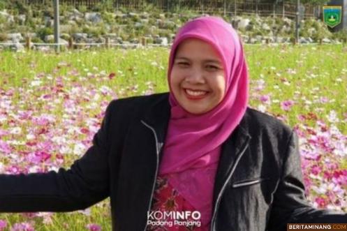 Fitra Murni, Guru Segudang Prestasi Peraih Pin Emas Kota Padang Panjang.