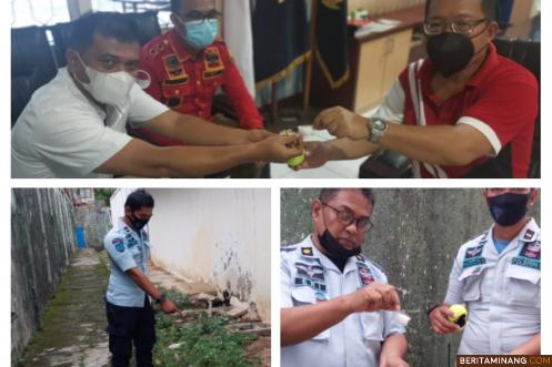 Terungkapnya upaya penyelundupan Narkoba kedalam lapas Sijunjung, bukti tantangan yang dihadapi Petugas Lapas sangat berat, terlihat Kalapas Sijunjung Bistok Oloan Situngkir saat penuerahan barang bukti ke jajaran Polres Sijunjung. Dok. Afrizal. A
