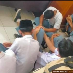 Sebanyak 11 orang siswa SMA) 2 Painan terjaring razia oleh Satgas Trantibum Dinas Satpol PP dan Pemadam Kebakaran Kabupaten (Pessel, Rabu (26/1) pukul 09.30 WIB.