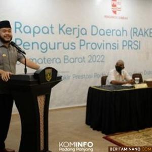Wali Kota, H. Fadly Amran, BBA Datuak Paduko Malano dalam Rapat Kerja Daerah (Rakerda) Pengurus Provinsi Persatuan Renang Seluruh Indonesia (PRSI) Sumatera Barat (Sumbar).