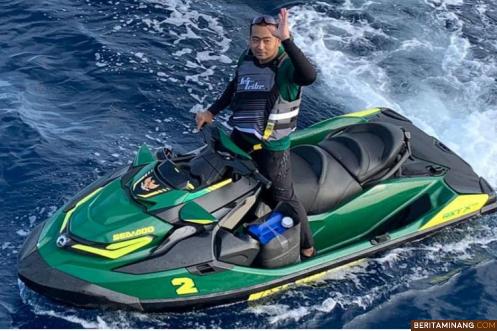 Wagub Sumbar Audy Joinaldy gunakan Jet Ski explore potensi wisata Mentawai.